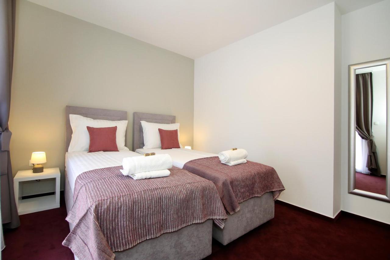 Apartments Dado Split Bagian luar foto