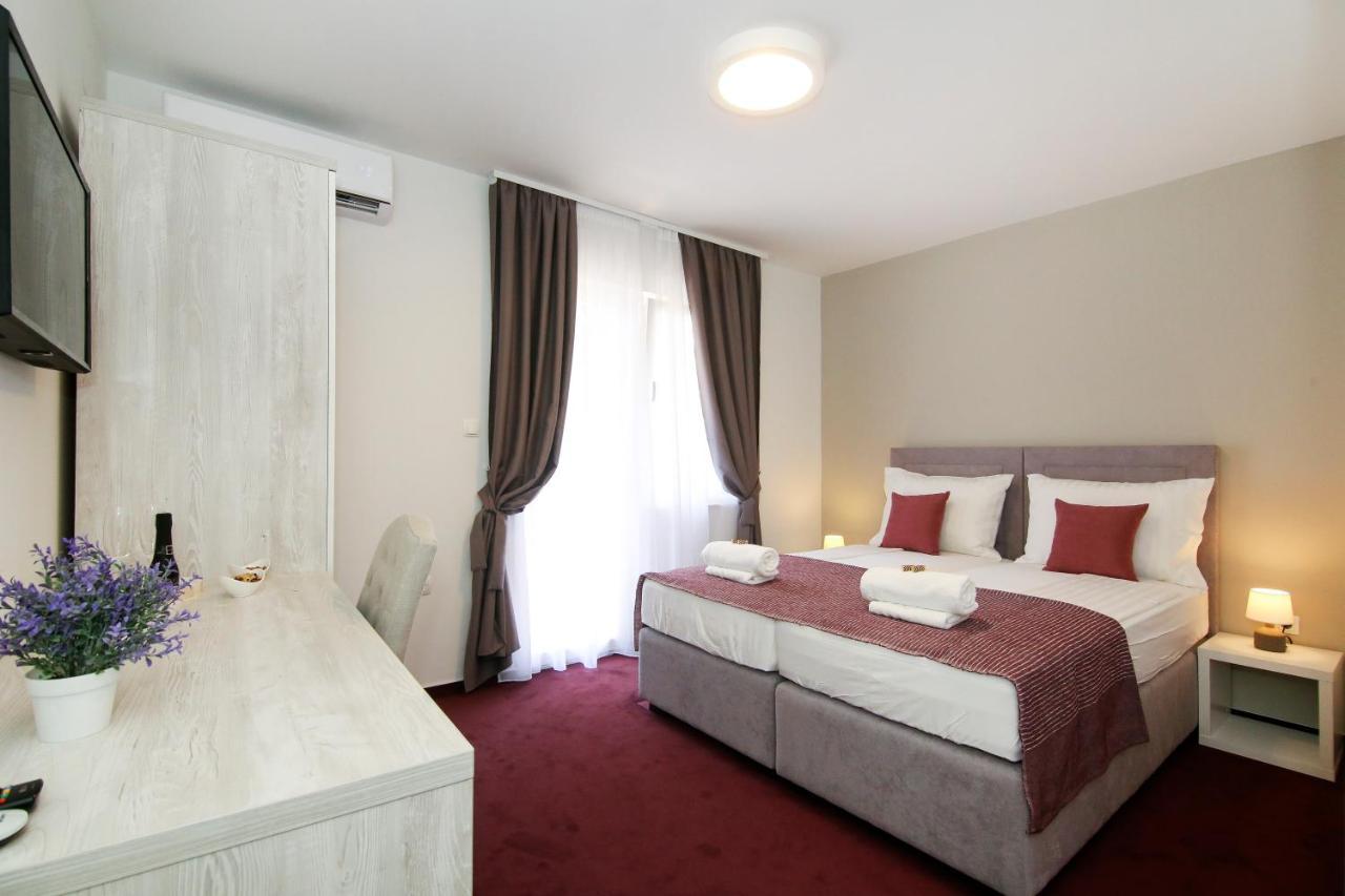 Apartments Dado Split Bagian luar foto