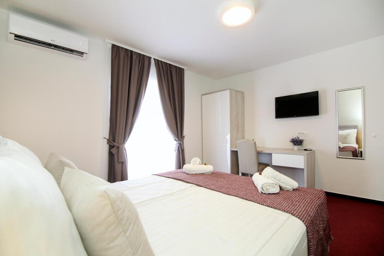 Apartments Dado Split Bagian luar foto