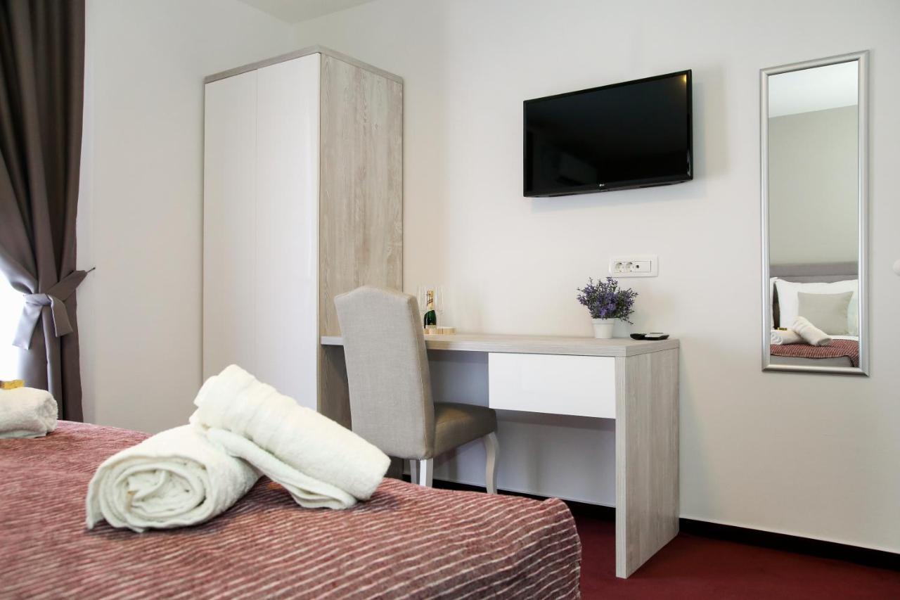 Apartments Dado Split Bagian luar foto