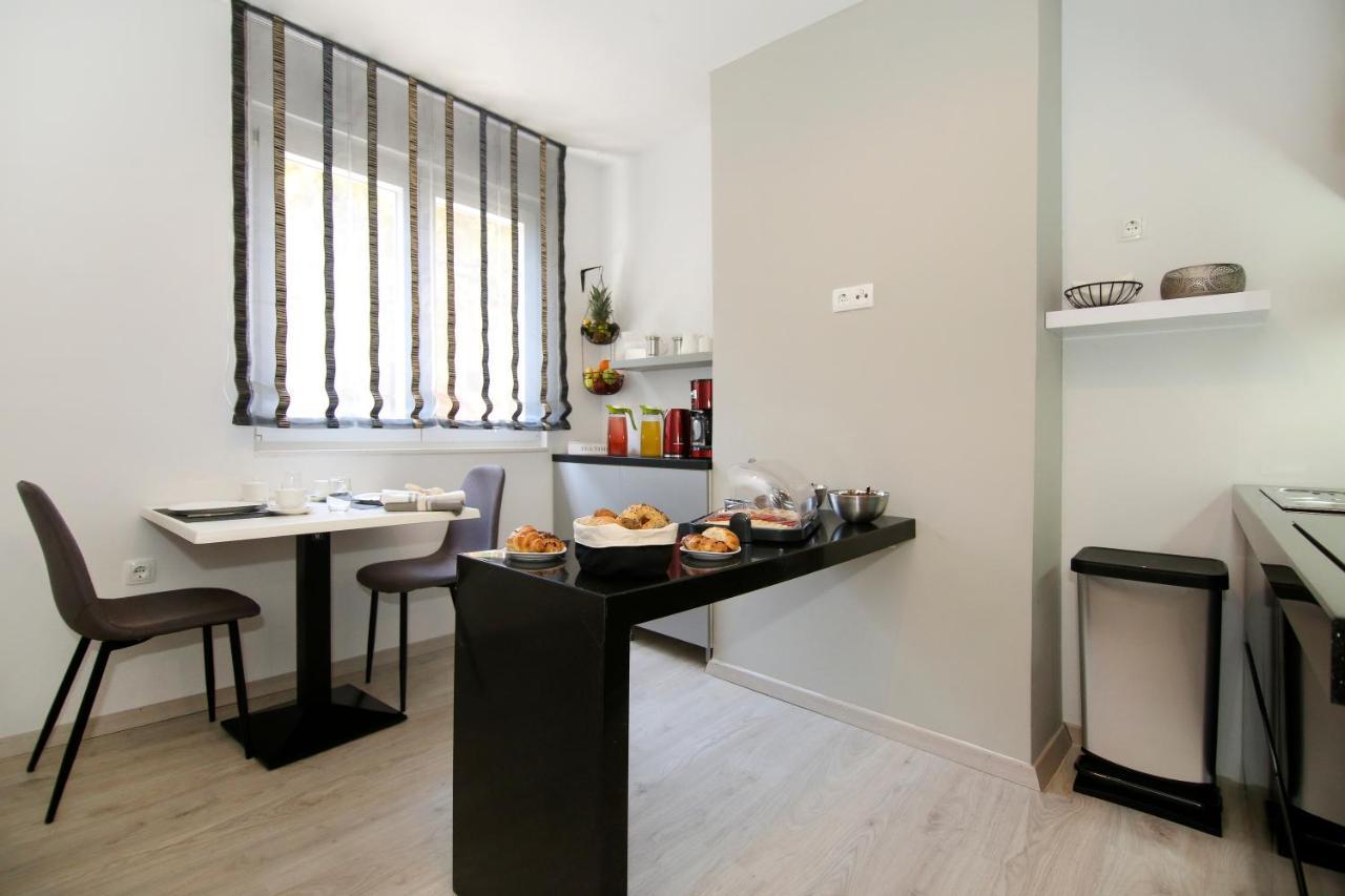 Apartments Dado Split Bagian luar foto
